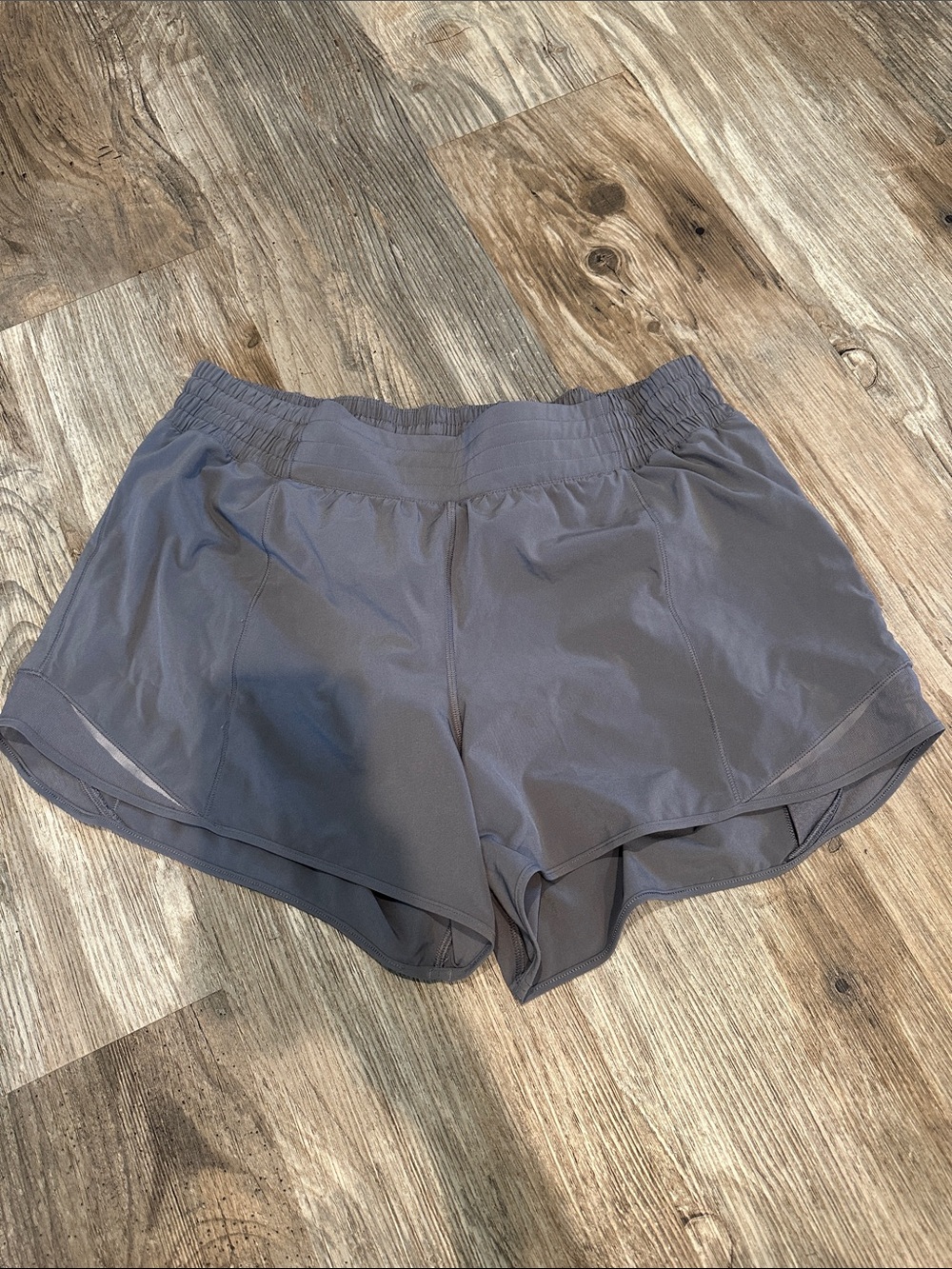 LIKE NEW! Lululemon Hotty Hot High-Rise Lined Short 4" Solar Grey Sz 14